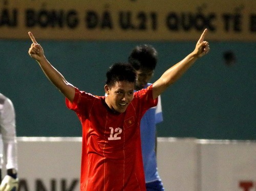 Đầu hiệp hai, U21 Singapore có được bàn thắng rút ngắn tỉ số nhưng U21 Việt Nam đã kịp ghi liền cho mình thêm 3 bàn thắng nữa để kết liễu đối thủ...